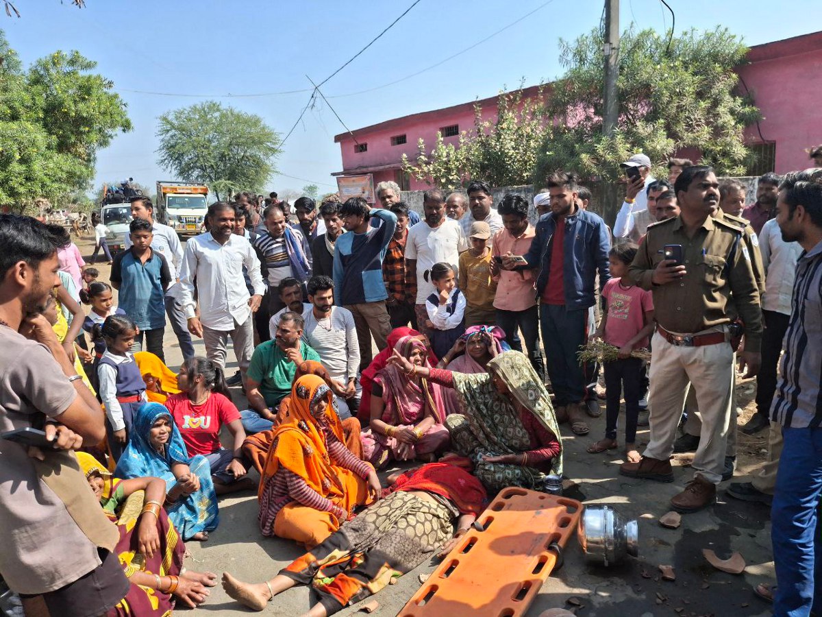 Video: दो घंटा चला प्रदर्शन, ट्रांसफार्मर रखने के बाद ख़त्म हुआ प्रदर्शन