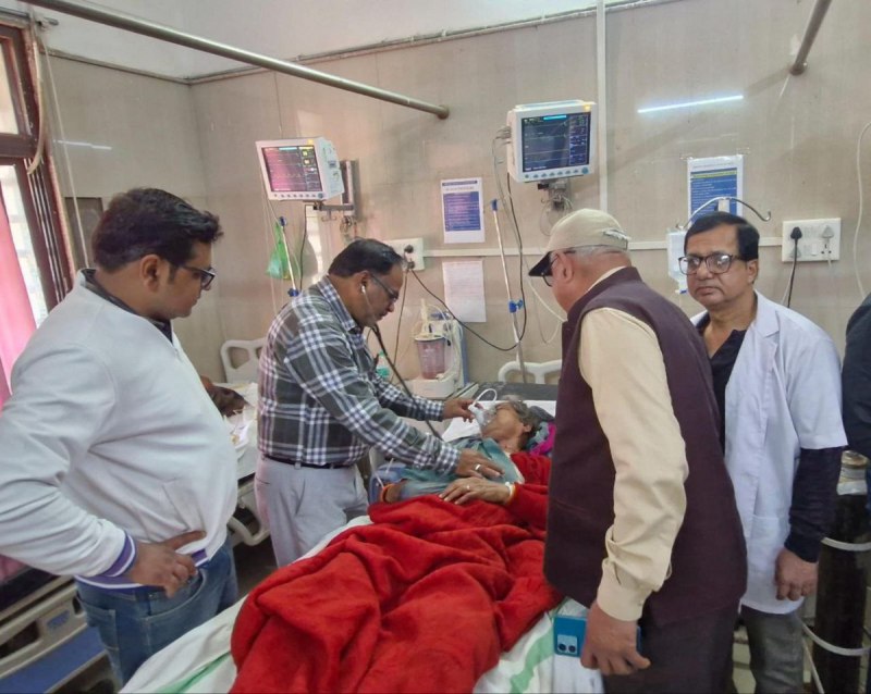 चार महिलाओं की तबीयत बिगड़ी, अस्पताल में कराया भर्ती