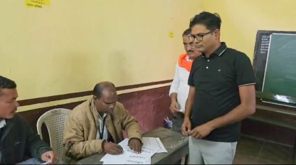 CG Election 2025: नगरीय निकाय चुनाव के लिए मंत्री, विधायक, कलेक्टर-एसपी और प्रत्याशियों ने डाले वोट, देखें तस्वीरें