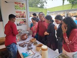 बस्तर के राजेश ने दिल्ली में मचाई धूम! चापड़ा चटनी और महुए कुकीज के दीवाने हुए लोग, देखें Photo..