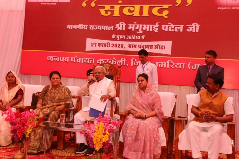 राज्यपाल ने टगराटोला में प्रधानमंत्री जन मन योजना के हितग्राहियों से किया संवाद