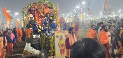 Mahakumbh Amrit snan: बसंत पंचमी पर शुरू हुआ अखाड़े का अमृत स्नान, महानिर्वाणी
अखाड़े ने लगाई संगम में डुबकी - image