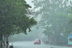 Weather Update: कल से बदलेगा मौसम का मिजाज, 30KM की रफ्तार से चलेगी हवाएं बढ़ेगी
ठंड - image