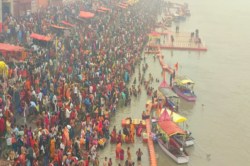 Ayodhya: अयोध्या में माघ पूर्णिमा पर शुरू हुआ स्नान रामलला मंदिर पर लगी लंबी
कतार, 14 फरवरी तक स्कूल कॉलेज बंद - image