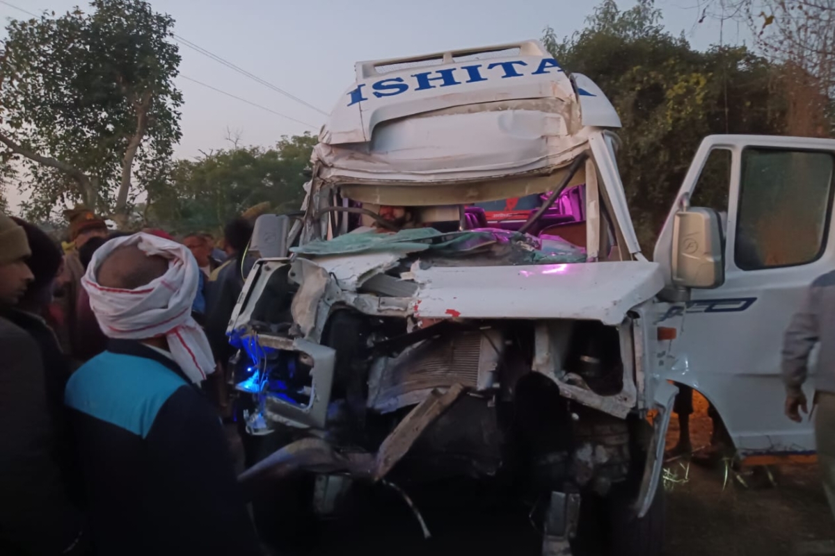 Fatehpur Accident: फतेहपुर में भीषण सड़क हादसा: महाकुम्भ से लौट रहे चार
श्रद्धालुओं की मौत, 11 घायल - image