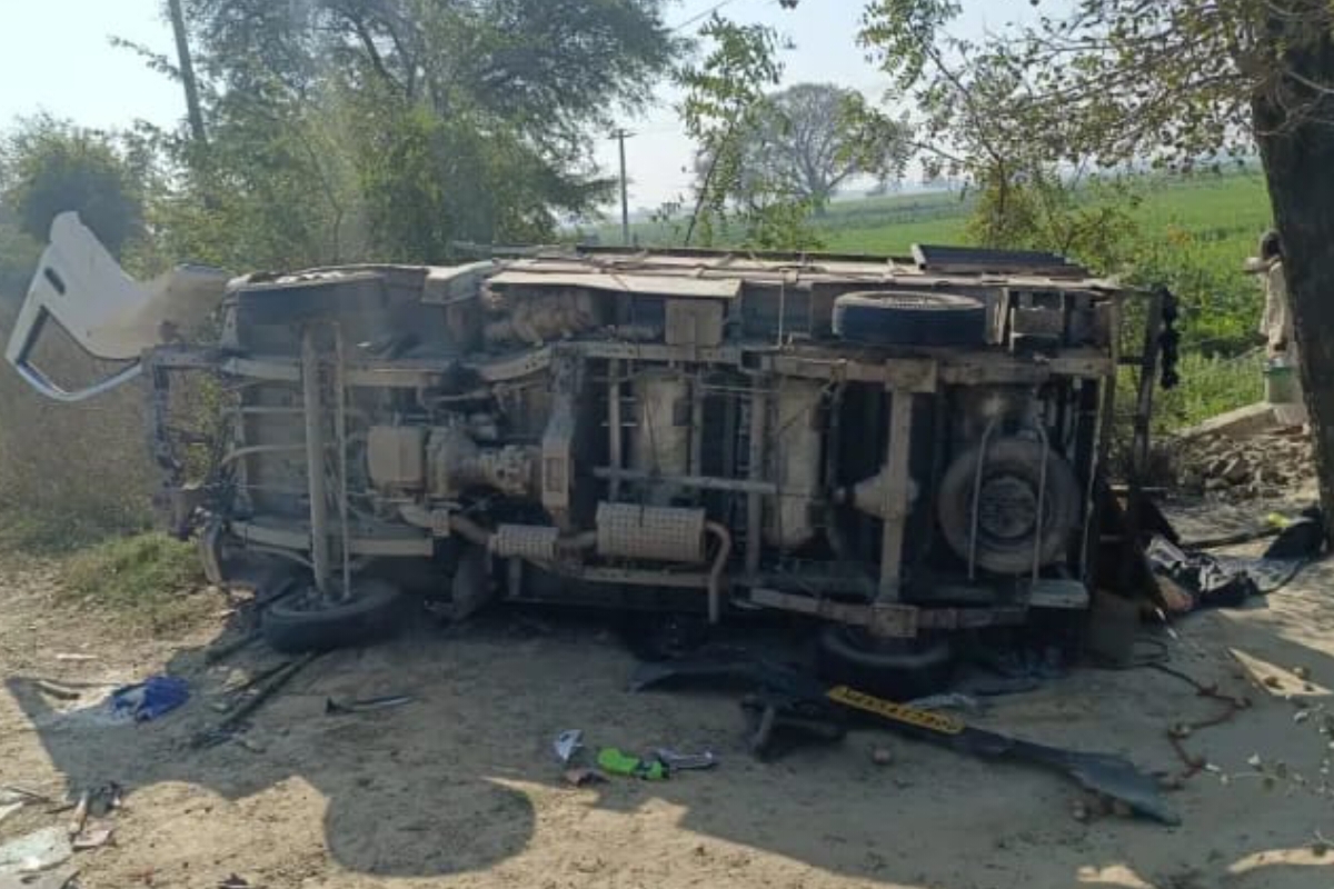 Shahjahanpur Accident: ट्रक और मैजिक की भीषण टक्कर चार की मौत 16 घायल, सीएम योगी
ने लिया संज्ञान