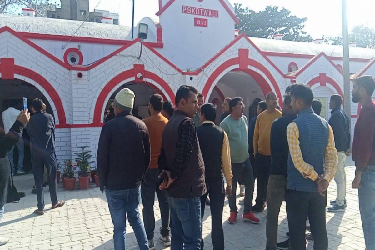 Basti News: एंटी करप्शन टीम ने लेखपाल को रिश्वत लेते रंगे हाथों किया गिरफ्तार