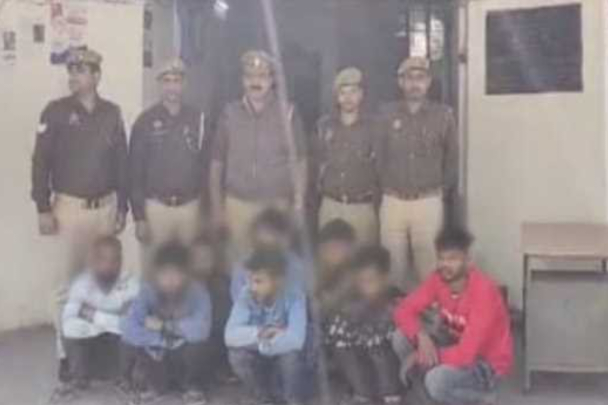 Noida News: पुलिस का ऑपरेशन पहचान आठ बांग्लादेशी गिरफ्तार, फर्जी दस्तावेज बरामद