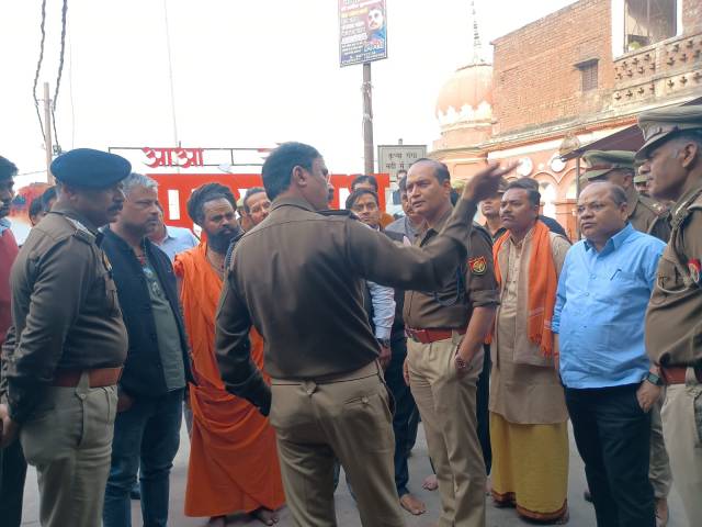 आनंदेश्वर महादेव मंदिर पहुंची कमिश्नरेट पुलिस