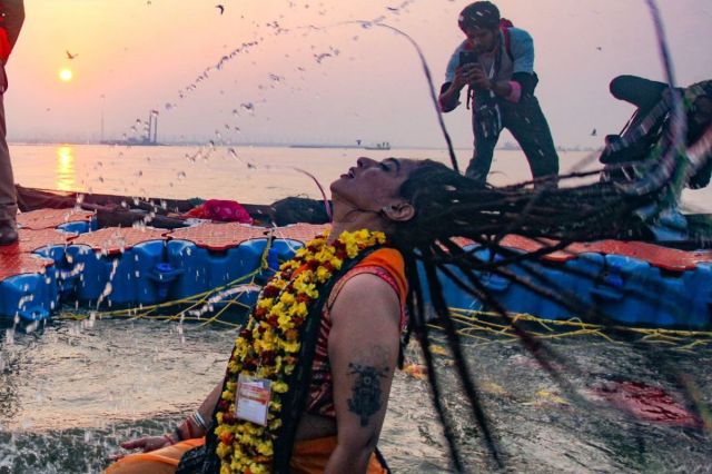 Sadhvi playing with her hair at the Sangam