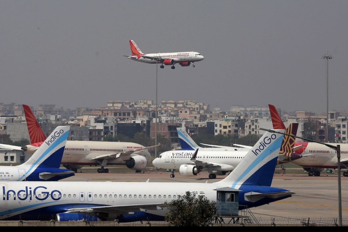 Video Prayagraj Flight News: प्रयागराज महाकुंभ: फ्लाइट में अनोखी घोषणाएं ,
यात्रियों के लिए मनोरंजक सफर