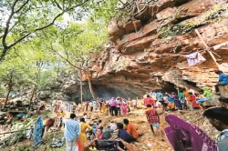 तुलार गुफा में महादेव के दर्शन पाने भक्तों की अपार भीड़, जलाभिषेक के लिए
दूर-दराज से पहुंचते हैं श्रद्धालु - image