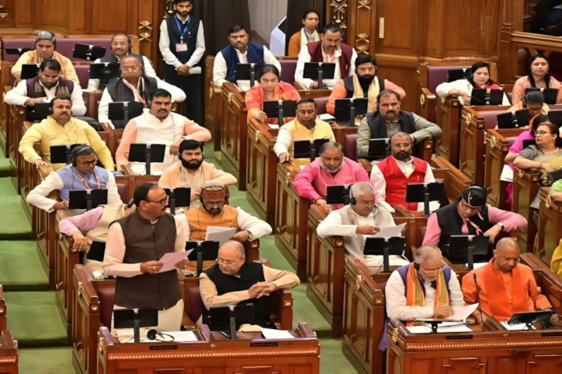 विधानसभा में सपा का हंगामा: डिप्टी सीएम ब्रजेश पाठक के बयान पर तीखी नोकझोंक