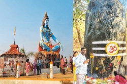 Mahashivratri 2025: 2 टुकड़ों में बंटा पहाड़… एक में 12 ज्योतिर्लिंग तो दूसरे
में शिव विराजमान, दर्शन करने लगा भक्तों का तांता - image