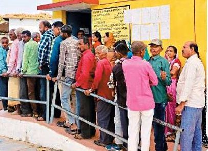 प्रदेश के 50 विकासखंडों में हुआ 77.54 फीसदी मतदान, CM ने सपरिवार किया वोट, देखें Photo..