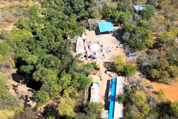 सतबहनिया में से एक माता का ये मंदिर! झरने का सुंदर नजारा मोह लेगा आपका मन, जानिए इसकी कहानी