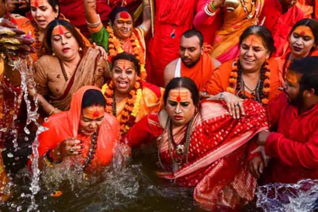 Kinnar Akhada Mahamandaleshwar taking the holy dip