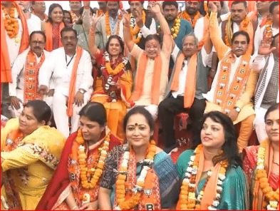 Raipur News: मीनल चौबे ने ली महापौर की शपथ, 70 पार्षद भी हुए शामिल, देखें तस्वीरें