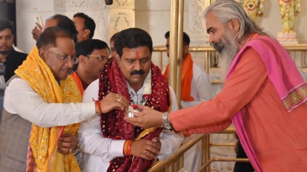 Amit Shah in CG: माँ बम्लेश्वरी मंदिर पहुंचे गृहमंत्री अमित शाह, देखें तस्वीरें