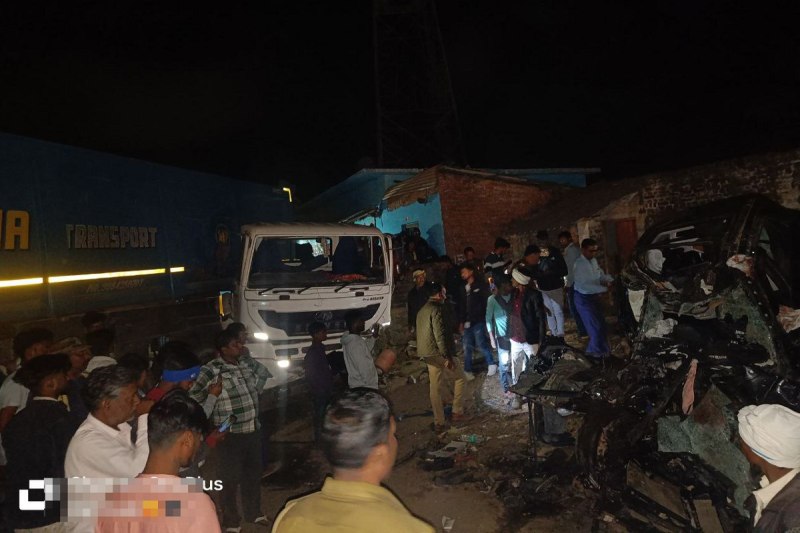 6 died in car accident: प्रयागराज महाकुंभ जा रहे 4 श्रद्धालुओं समेत 6 की मौत, 3 गंभीर, ट्रेलर ने कार को मारी टक्कर