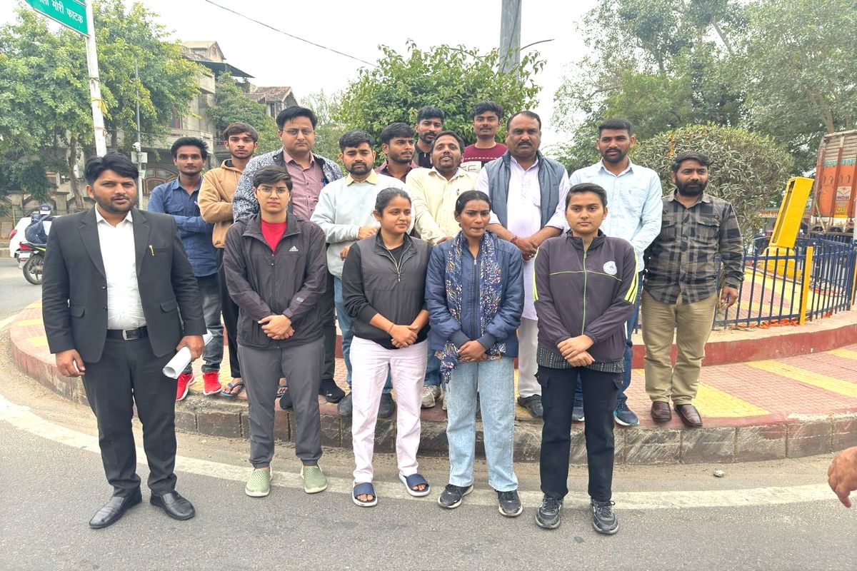 शहर के पटरी पार इलाके को कन्या महाविद्यालय की सौगात, भाजयुमो ने की आतिशबाजी, बांटी मिठाई, देखे वीडियो