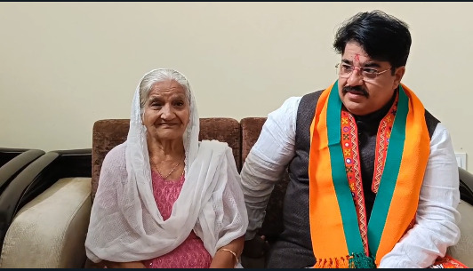 CG Election 2025: नगरीय निकाय चुनाव के लिए मंत्री, विधायक, कलेक्टर-एसपी और प्रत्याशियों ने डाले वोट, देखें तस्वीरें