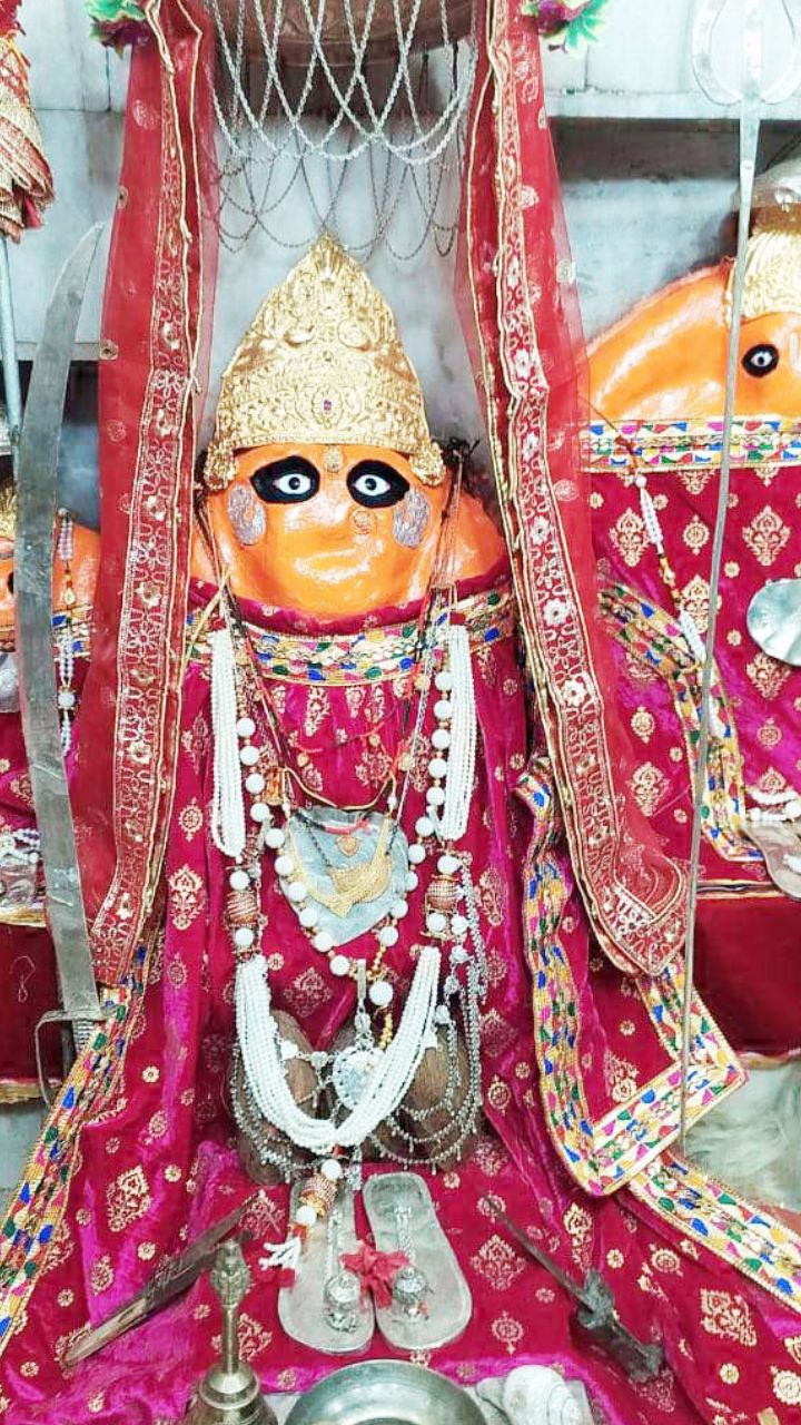 CG News: मां भद्रकाली मंदिर में दर्शन के लिए उमड़ी श्रद्धालुओं की भीड़, देखें