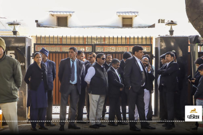 ACB team at Arvind Kejriwal House