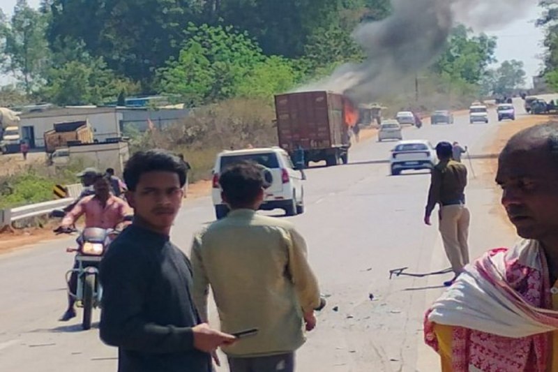 CG road accident: कंटेनर-बोलेरो हादसा: 5 लोगों की मौत, मृतकों में 2 सगे मासूम भाई भी शामिल, सीएम ने जताया शोक