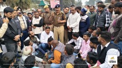 Amroha Crime: नाबालिग लड़की के अपहरण का मामला, अमरोहा में बजरंग दल ने हाईवे किया
जाम - image