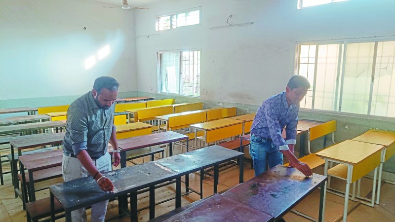 छत्तीसगढ़ माध्यमिक शिक्षा मंडल शनिवार से 12वीं बोर्ड की परीक्षा लेगा। जिला शिक्षा विभाग ने तैयारी पूर्ण कर ली है। जिले में कुल 111 परीक्षा केंद्र बनाए गए हैं।