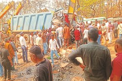 CG Accident: रेत से भरे डंफर का टायर फटा, बाइक सवार को लिया चपेट में - image