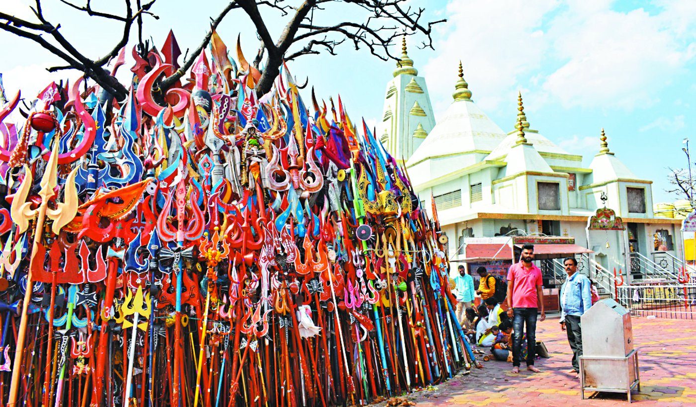 Mahadev Mela: प्रयागराज महाकुंभ से बदला यात्रा का मूड, चौरागढ़ महादेव के स्थान
पर त्रिवेणी स्नान