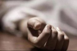 Commits suicide: विवाहिता की फांसी पर लटकती मिली लाश, पिता ने ससुरालियों पर
लगाया हत्या का आरोप - image