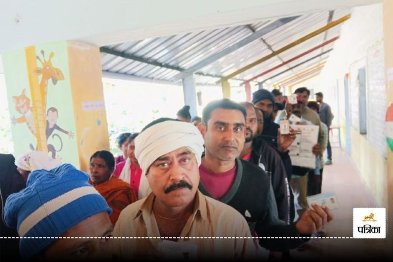 Urban Body Elections 2025: छत्तीसगढ़ नगरीय निकाय चुनाव के लिए वोटिंग शुरू, पोलिंग बूथ के बाहर वोटर्स की लगी लंबी कतार