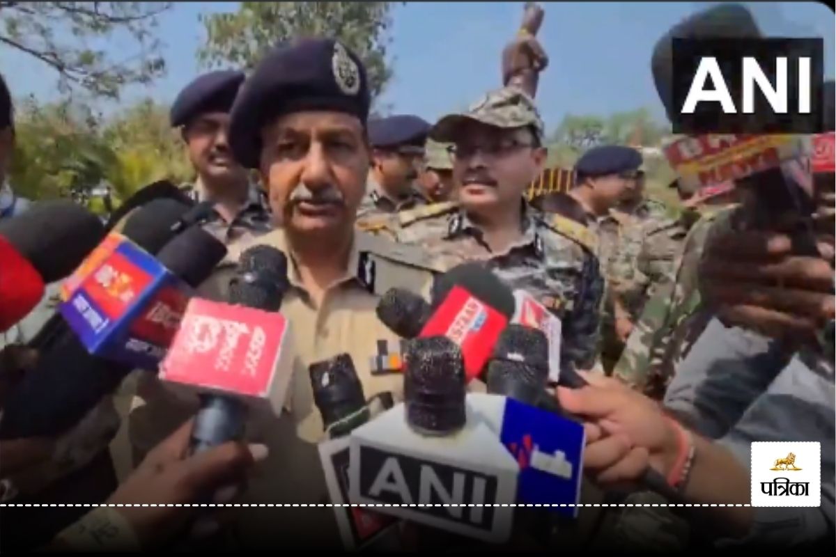 CG Video: शहीद जवानों को दी गई श्रद्धांजलि, बीजापुर DGP ने कहा- जब तक नक्सली
हैं, तब तक चलते रहेंगे ऑपरेशन