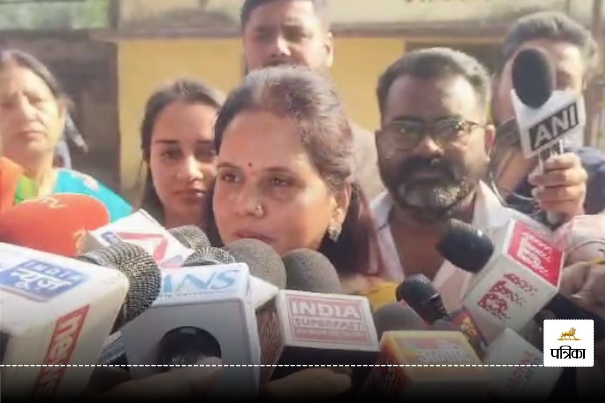 CG Election 2025: वोट डालने के बाद भाजपा महापौर प्रत्याशी मीनल चौबे ने क्या कहा? देखें VIDEO