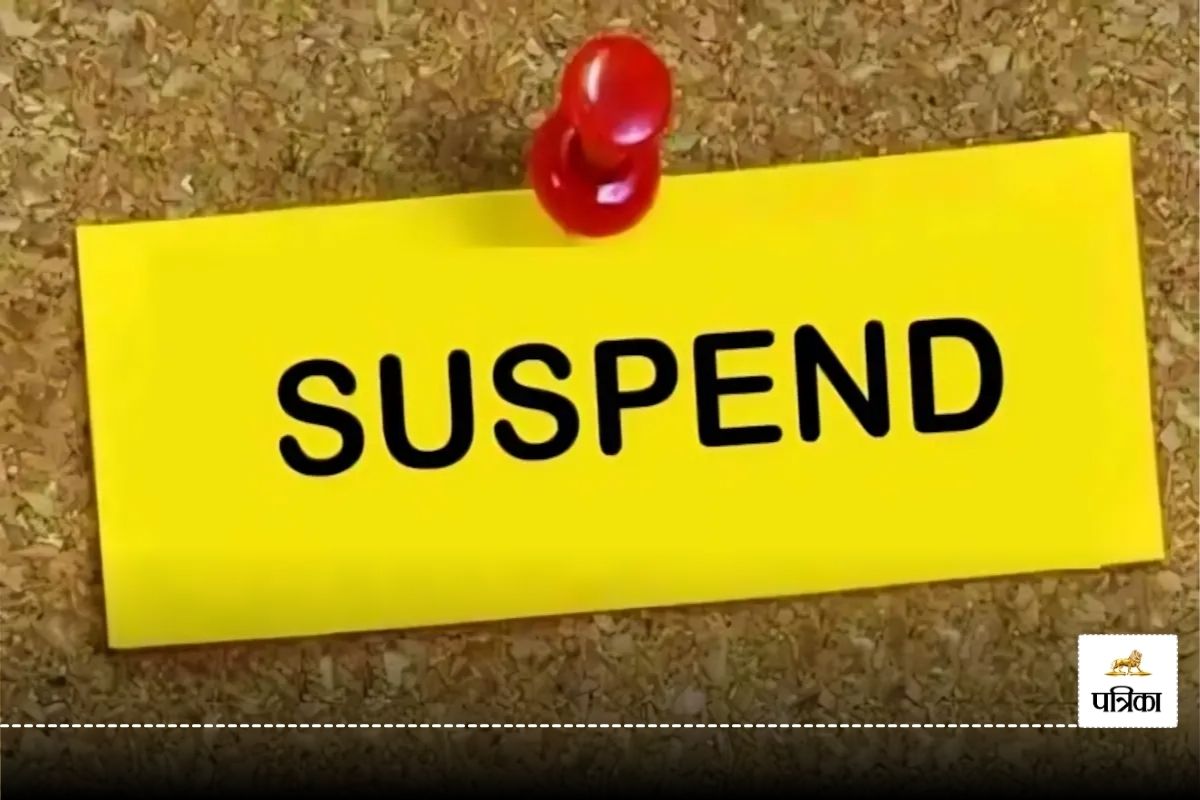 CG Suspended News: निर्वाचन कार्य में बड़ी लापरवाही! कलेक्टर ने 4 कर्मचारियों को
किया निलंबित…