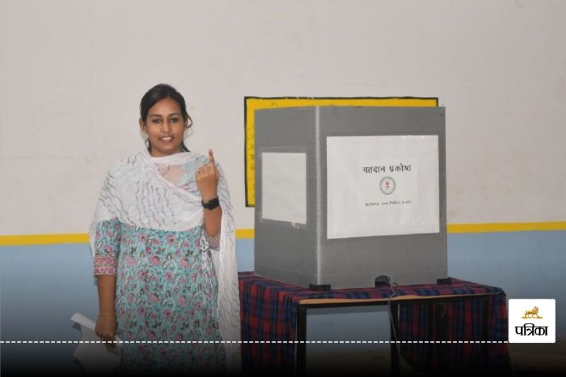 CG Election 2025: कलेक्टर ममगाईं ने अपने मताधिकार का किया प्रयोग, लोगों से भी की वोट देने की अपील