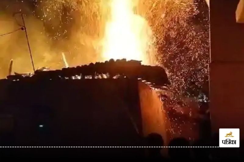 Balod News: घर में आग लगने के बाद फटा सिलेंडर, हादसे में 3 लोग झुलसे… मची अफरा-तफरी