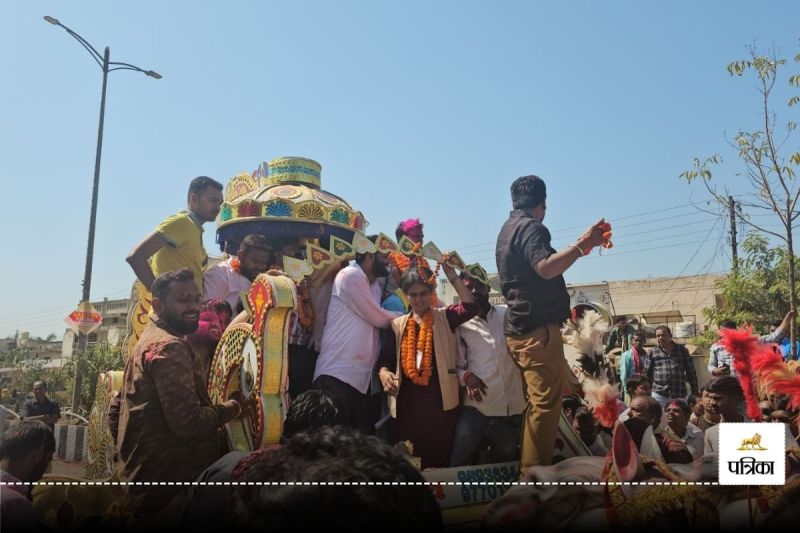 Nikay Chunav Result 2025: बेमेतरा में दिखा भगवा का जलवा... जीत के बाद रथ पर सवार होकर निकले BJP प्रत्याशी, जश्न का माहौल
