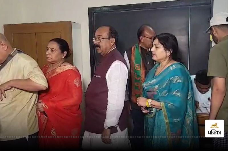 CG Election 2025 LIVE: छत्तीसगढ़ के उपमुख्यमंत्री ने किया मतदान