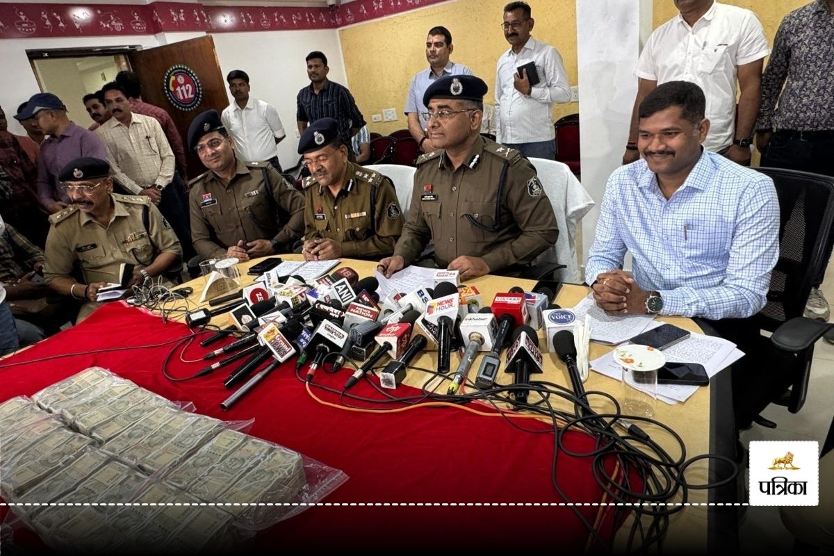 Crime News: फिल्मी स्टाइल में दिनदहाड़े हुई थी 65 लाख की डकैती, पुलिस ने 10
आरोपियों को पकड़ा, कैद बरामद