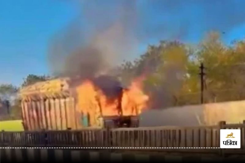Bhilai News: हादसा! स्टेट हाइवे पर ट्रक में लगी भीषण आग, धू-धूकर जल उठा 725 बोरी धान