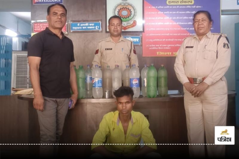 Raigarh News: बड़ी कार्रवाई! 96 लीटर महुआ शराब के साथ एक आरोपी गिरफ्तार, पुलिस को पहले भी दे चूका है चकमा…