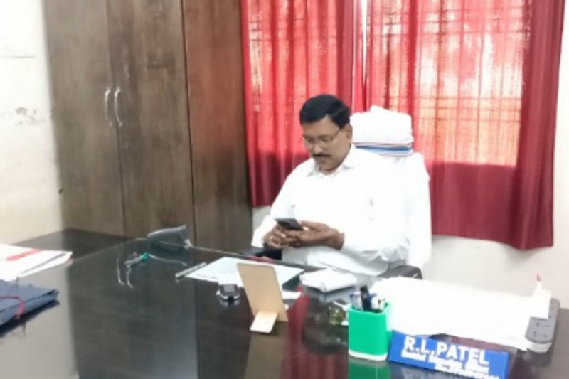 ACB arrested DEO: एसीबी ने सूरजपुर डीईओ को 1 लाख रुपए की रिश्वत लेते रंगे हाथों किया गिरफ्तार