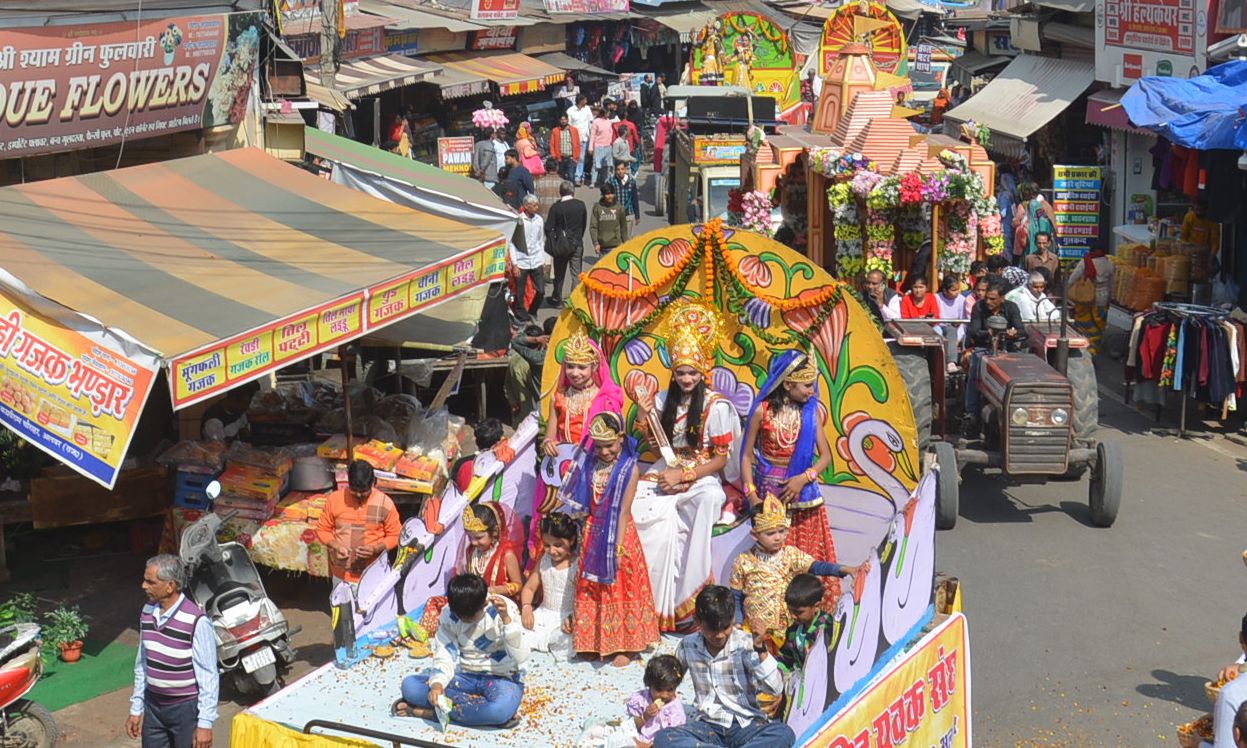 विश्वकर्मा जयंती पर झांकियों ने मन मोहा, देखे तस्वीरें