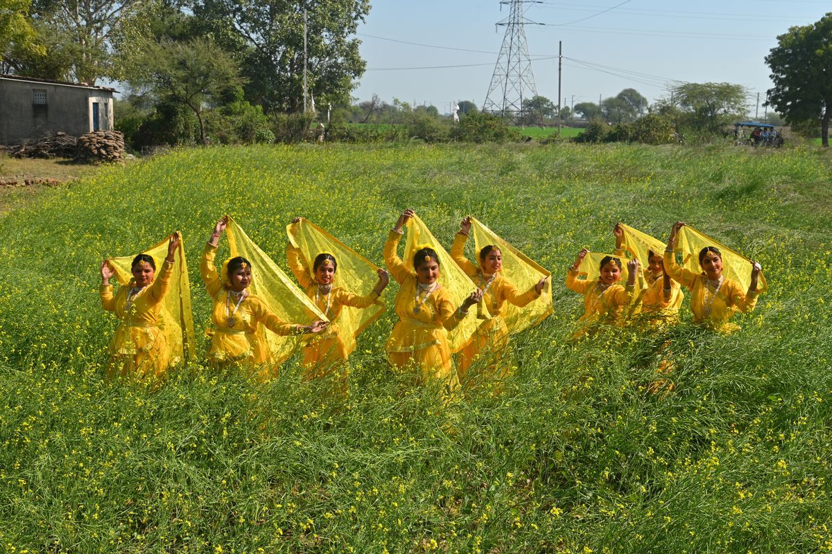 VasantPanchami:छाया पीत रंग…सजे मंडप,हुए विशेष आयोजन