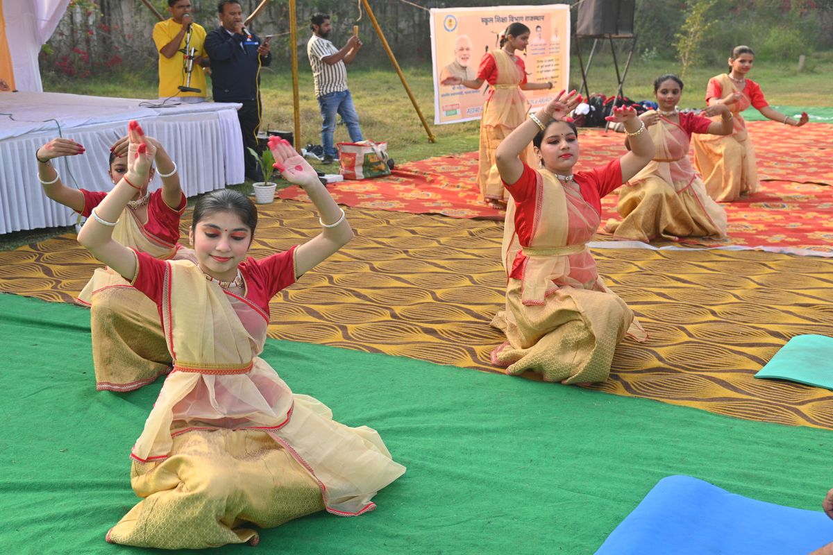 Surya namaskaar : सूर्य सप्तमी के अवसर पर हुआ आयोजन, 3.43 लाख विद्यार्थियों ने
एक साथ किया सूर्य नमस्कार