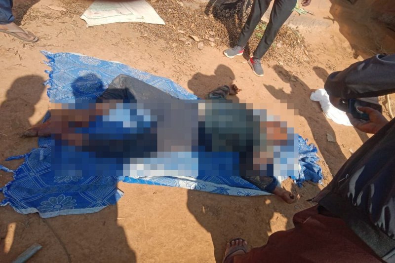 Father murder: बेटे ने की पिता की नृशंस हत्या, फिर छोटे भाई को कॉल कर कहा- पापा को मारकर खत्म कर दिया हूं…